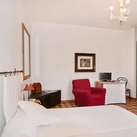 Leon De Hotel Sineu (Mallorca)