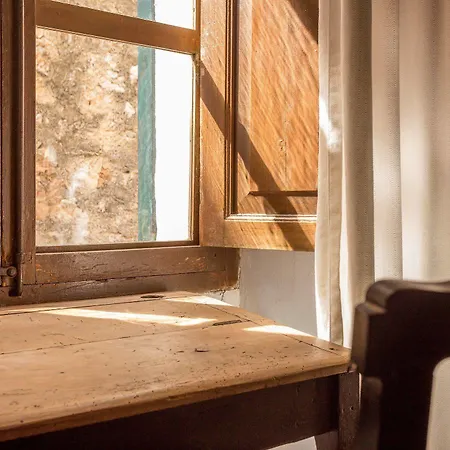 Leon De Hotel Sineu (Mallorca)