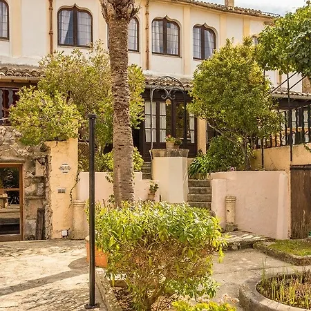 Leon De Hotel Sineu (Mallorca)